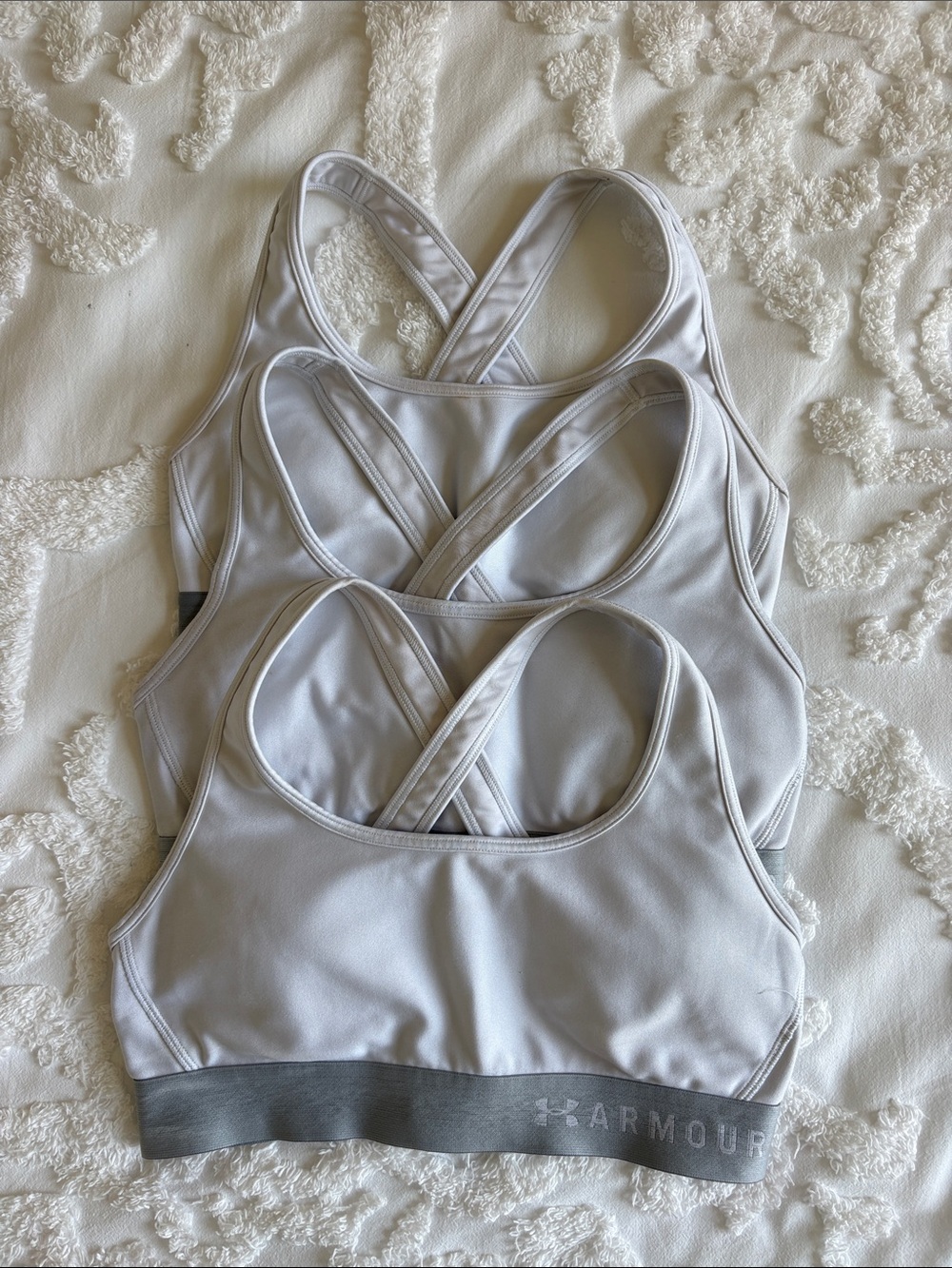 Under Armour Light Gray Crossback Sports Bra with Gray Elastic Band